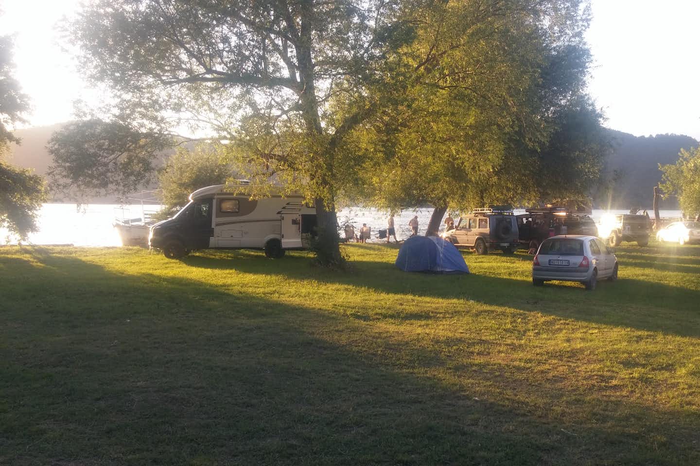 Stell- und Zeltplätze des Camping Toma an der Donau
