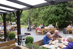 Camping Tonny - Restaurant Terrasse im Grünen auf dem Campingplatz