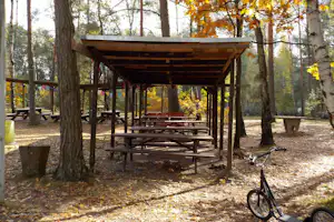 Camping Tonschacht - Esstische im Freien
