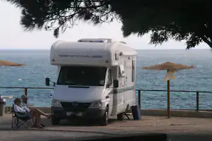 Camping Torre de la Peña I - Camper am Wohnmobil auf dem Stellplatz vom Campingplatz am Mittelmeer