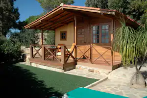 Camping Torre de la Peña I - Mobilheim vom Campingplatz mit Veranda im Grünen