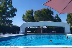 Camping Torre la Sal 1A - Freibad mit Liegestühlen