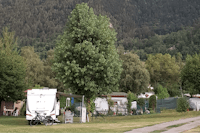 Camping Torrent - Wohnwagenstellplätzen auf dem Campingplatz mit Blick über die Waldlandschaft
