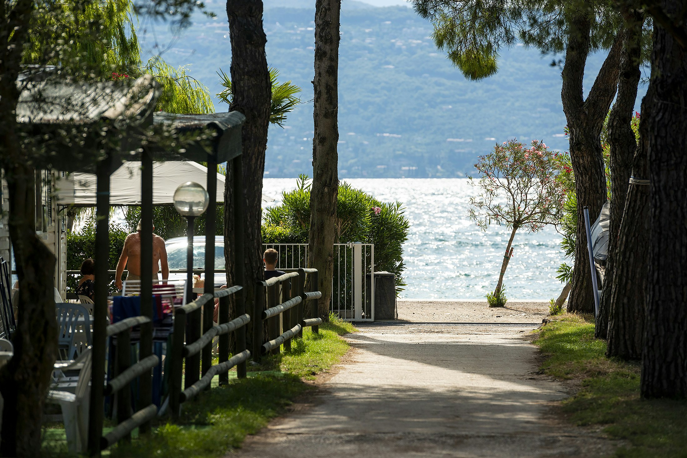 Camping Toscolano - Blick auf den Zugang zum See