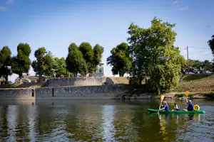 Camping Touristique de Gien - Kayak Fahren auf der Loire am Campingplatz