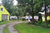 Camping Tópart -  Wohnwagenstellplätze im Grünen auf dem Campingplatz