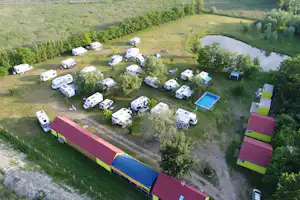 Camping Tópart - Campingplatz am See aus der Vogelperspektive