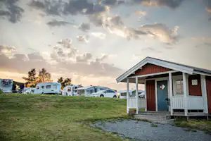 Nordic Camping Nora - Mobilheim und Wohnwagenstellplätze auf dem Campingplatz