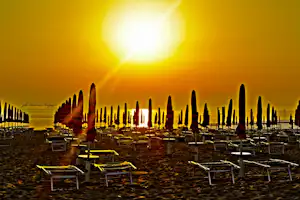 Camping Tredue - Sonnenuntergang über dem Badestrand