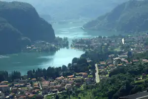 Camping Trelago - - Luftaufnahme vom Campingplatz am Lago di Ghirla