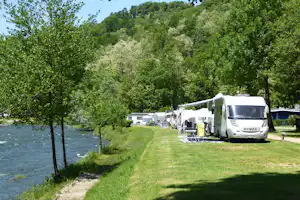 Camping Tresiana - Stellplätze vom Campingplatz mit direktem Zugang zum Fluss