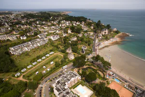 Camping Trestraou - Luftaufnahme vom Campingplatz am Atlantik