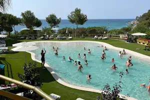 Camping Treumal - Aquafitness im Pool des Campingplatzes