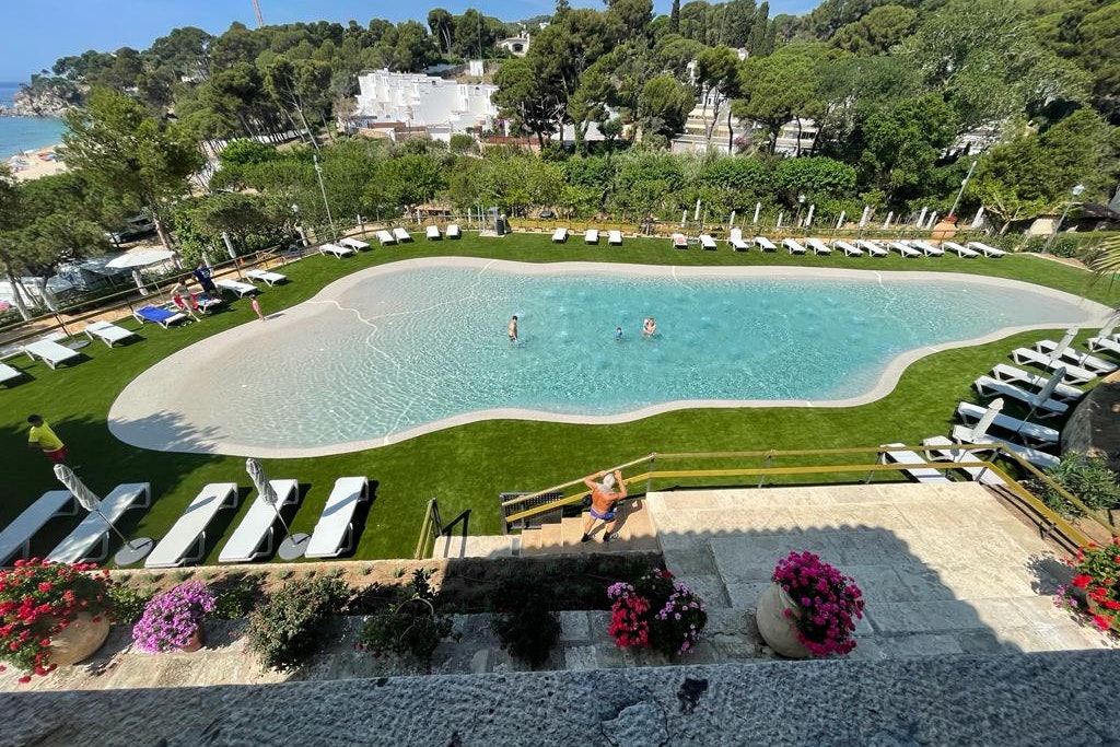 Camping Treumal - Blick auf den Pool im Freien
