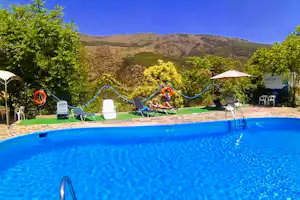 Camping Trevélez - Pool auf dem Campingplatz