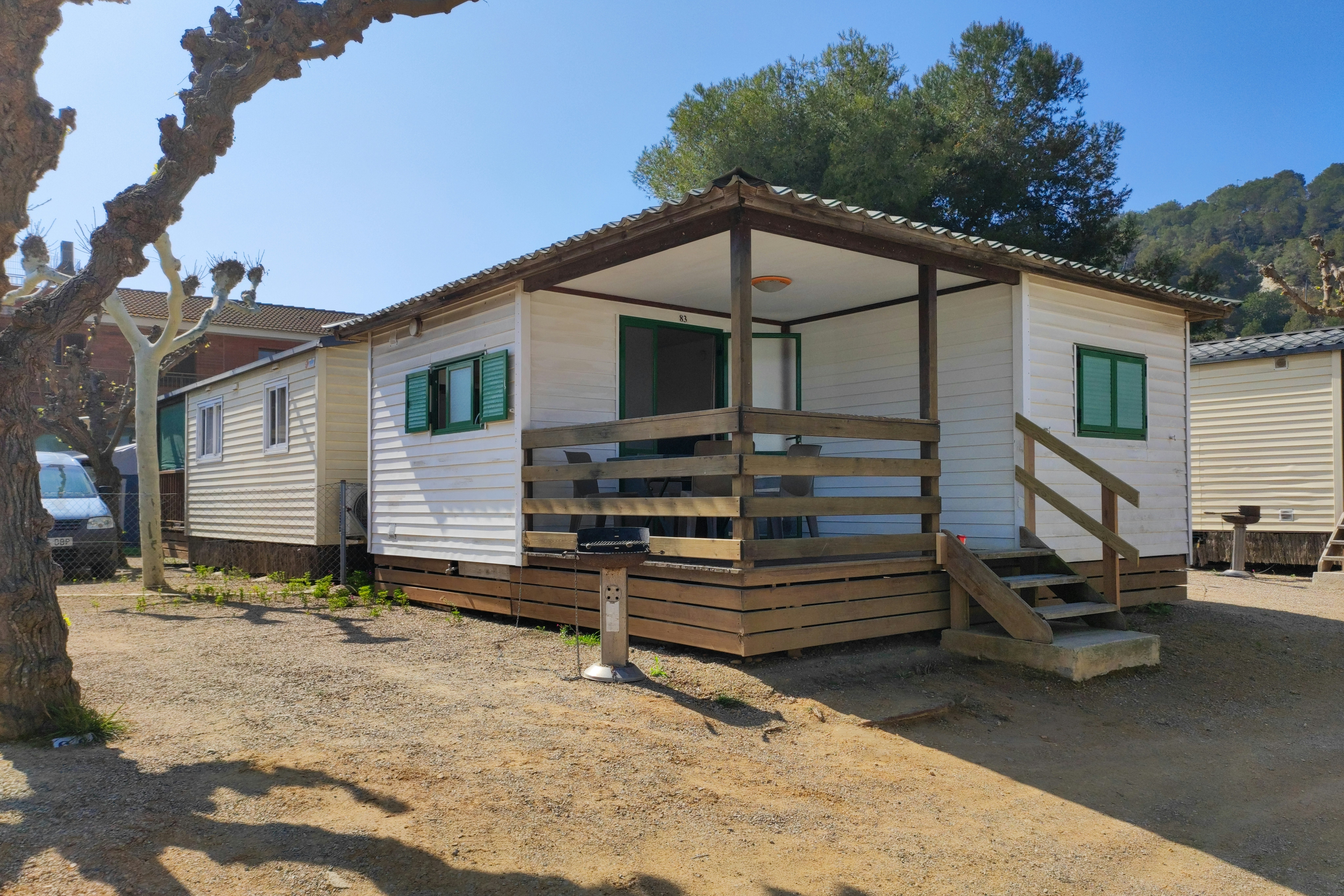 Camping Trillas  - Mobilheim mit Terrasse auf dem Campingplatz