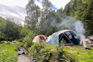 Camping TroDoWay - Zeltplätze an einem Bach