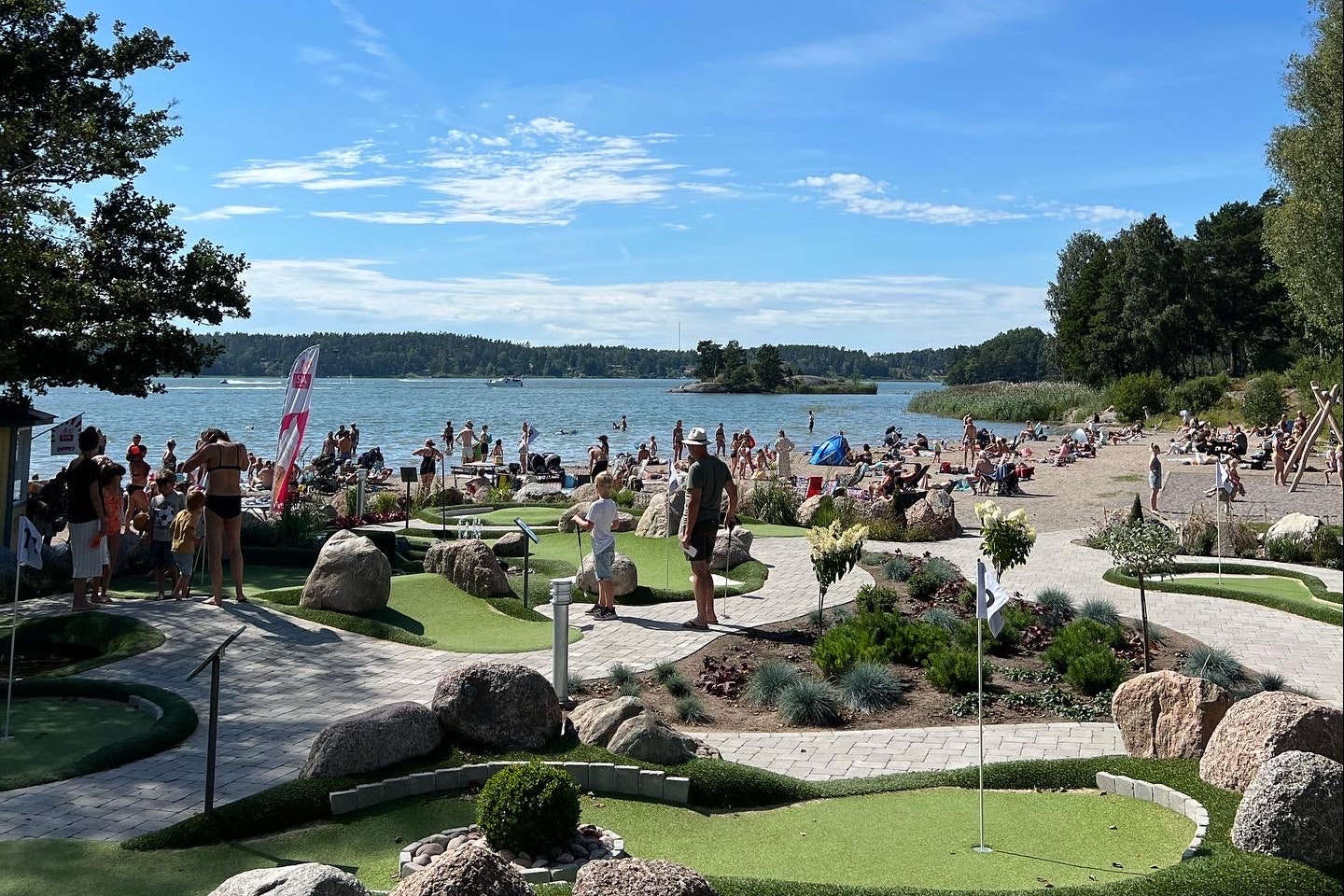 Camping Trosa Havsbad - Minigolfanlage auf dem Campingplatz