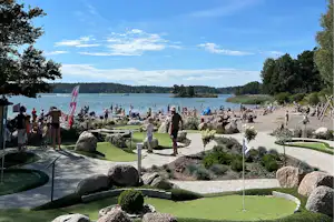 Camping Trosa Havsbad - Minigolfanlage auf dem Campingplatz