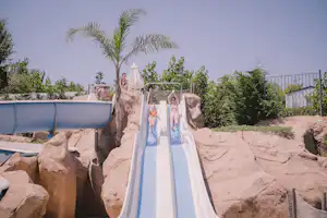 Camping Tucan - Camper auf den Wasserrutschen