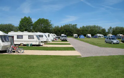 Camping Tudor