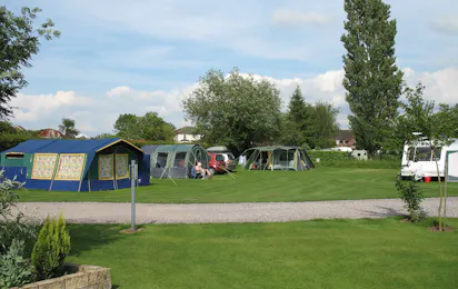 Camping Tudor