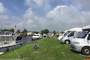 Camping Drijfveer - Standplatze am Wasser