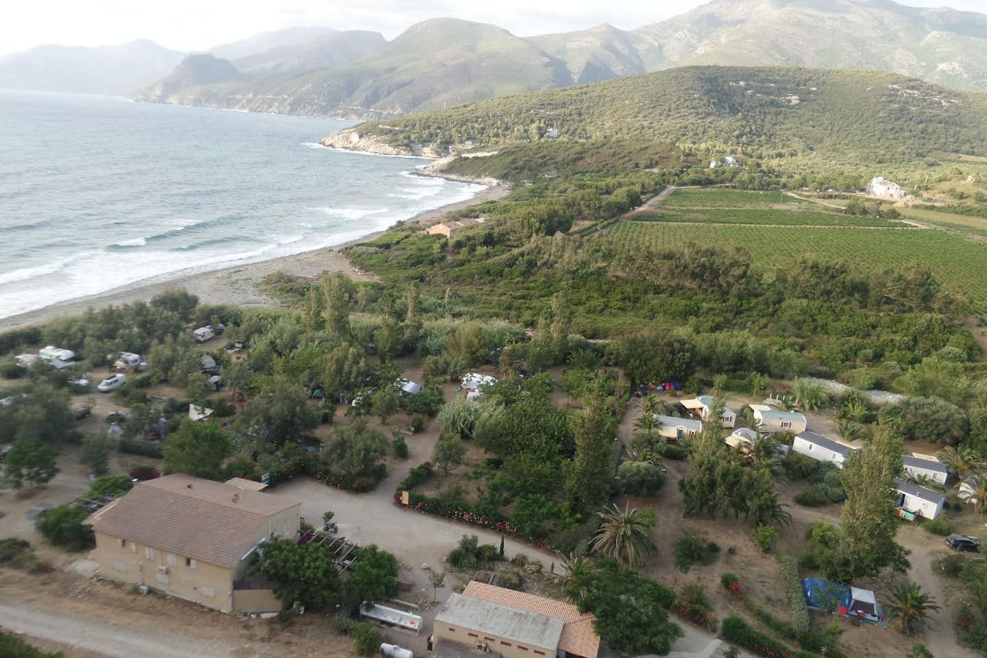 Camping U Sole Marinu  -  Luftaufnahme vom Campingplatz am Mittelmeer auf Korsika