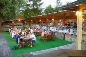 Camping Una Kiro Rafting - Restaurant vom Campingplatz mit Terrasse