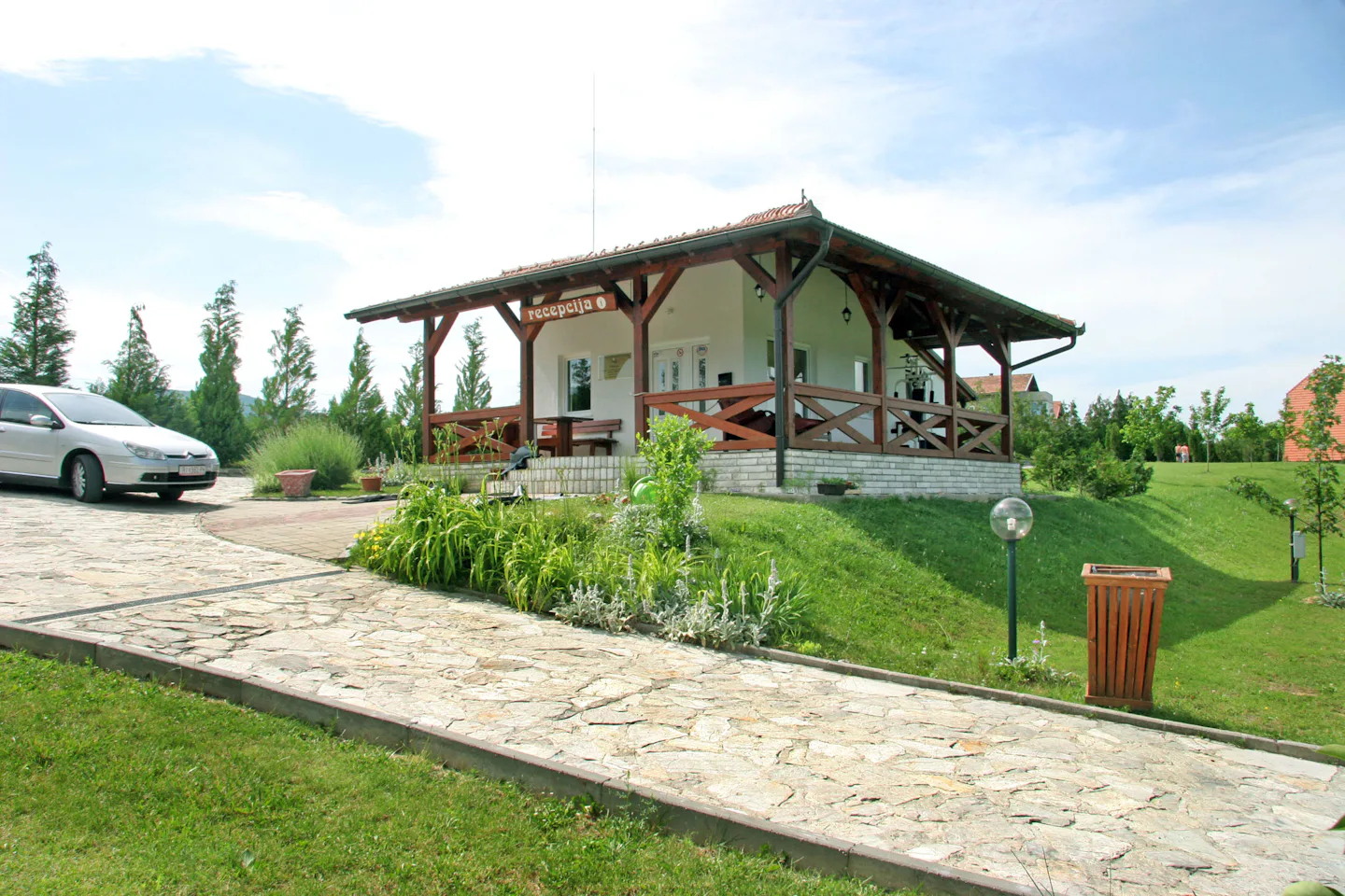 Camping Una Kiro Rafting
