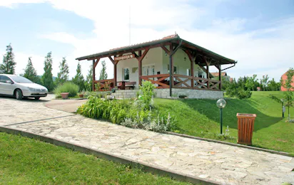 Camping Una Kiro Rafting