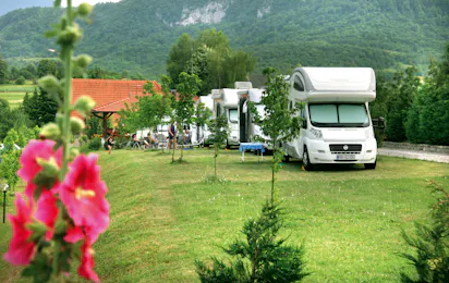 Camping Una Kiro Rafting