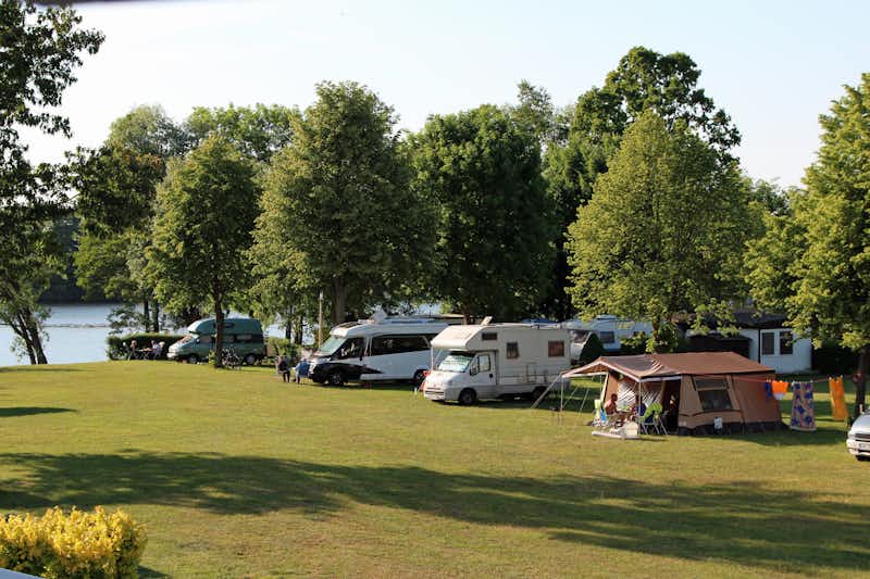 Seecamp am Oderbruch  Camping- und Ferienpark Oderbruch - Wohnmobil- und  Wohnwagenstellplätze im Grünen