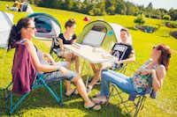 Camping- und Ferienpark Orsingen  - Camper auf dem Zeltplatz vom Campingplatz