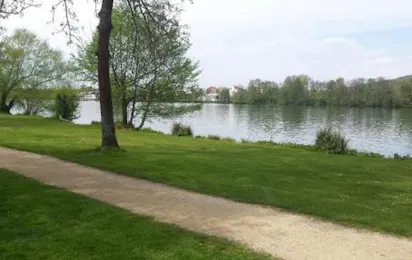 Camping und Schwimmbad am Rhein