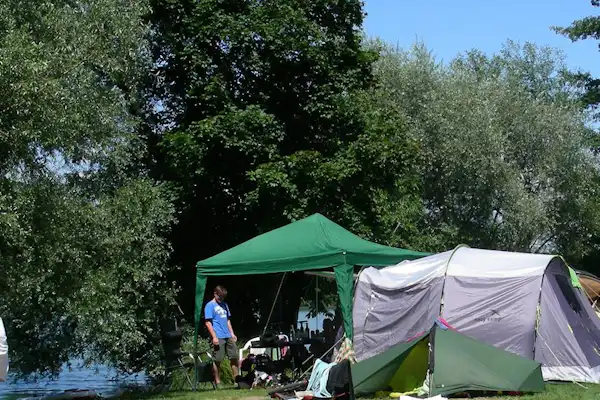 Camping und Schwimmbad am Rhein