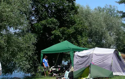 Camping und Schwimmbad am Rhein