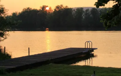 Camping und Schwimmbad am Rhein