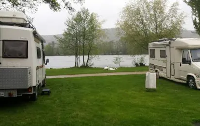 Camping und Schwimmbad am Rhein