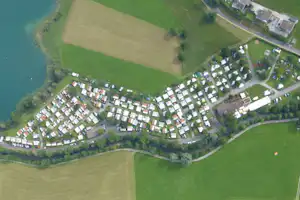 Camping Unterägeri - Campingplatz am Ägerisee aus der Vogelperspektive