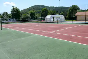 Camping Urrobi - Tennisplatz auf dem Campingplatz