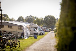 Campingplatz Utting am Ammersee - Standplatzwiese auf dem Campingplatz