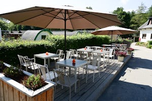 Camping Val d'Or - Restaurant mit Terrasse auf dem Campingplatz