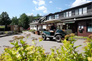 Camping Val d'Or - Restaurant mit Terrasse auf dem Campingplatz