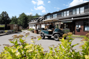 Camping Val d'Or - Restaurant mit Terrasse auf dem Campingplatz