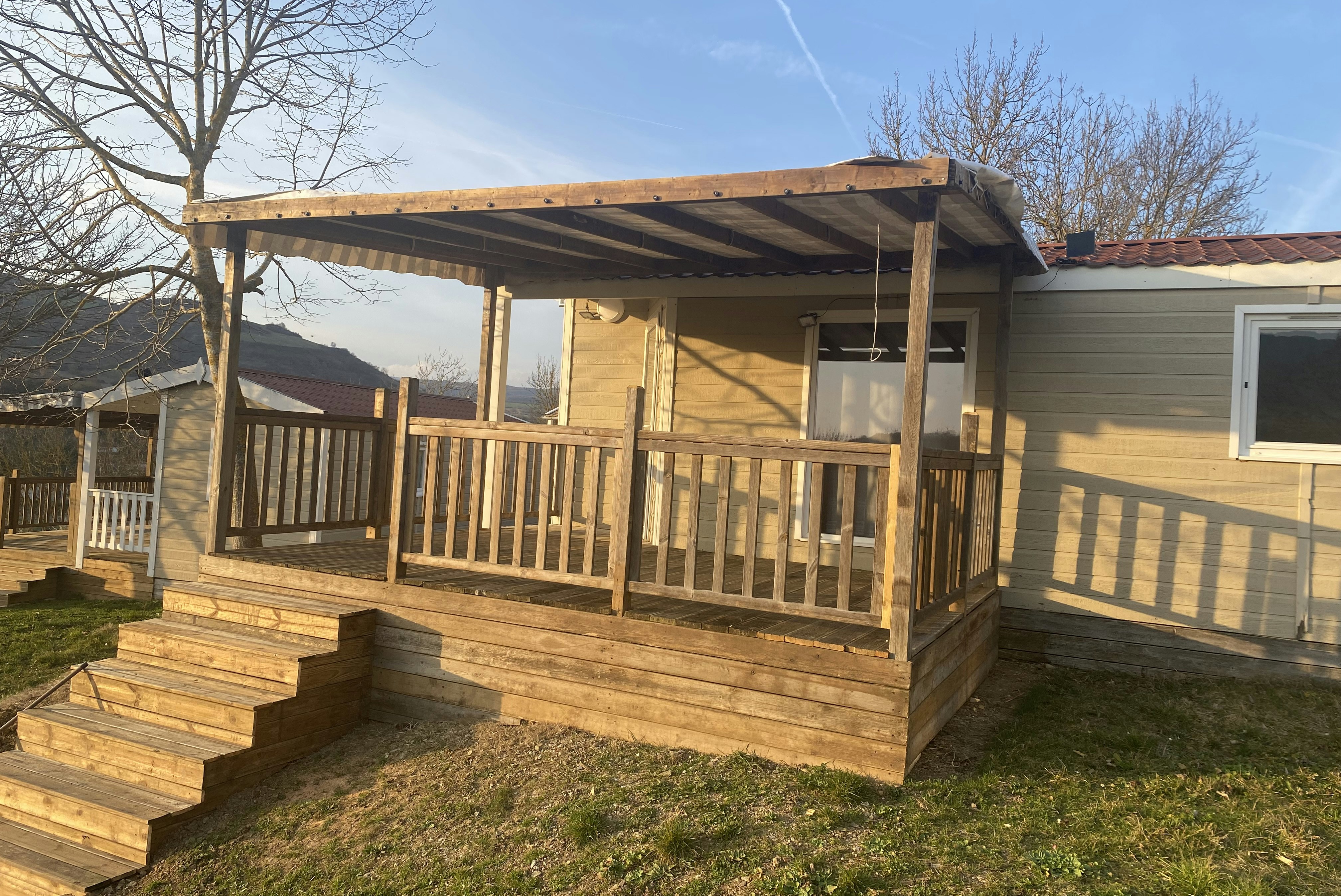 Camping Val St Georges  - Mobilheim mit Terrasse auf dem Campingplatz