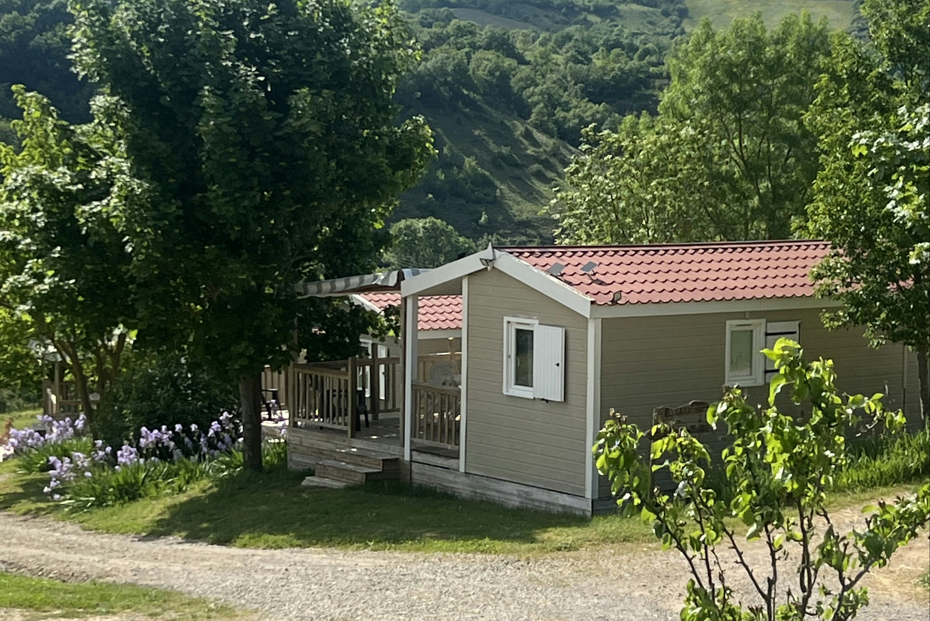 Camping Val St Georges  - Mobilheim mit Terrasse auf dem Campingplatz