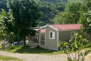 Camping Val St Georges - Mobilheim mit Terrasse auf dem Campingplatz