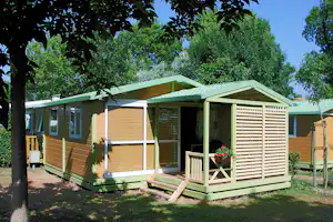 Camping Val Vert - Mobilheim vom Campingplatz mit Veranda
