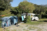 Camping Valdeiva  -  Wohnwagen- und Zeltstellplatz vom Campingplatz mit Blick auf die Berge